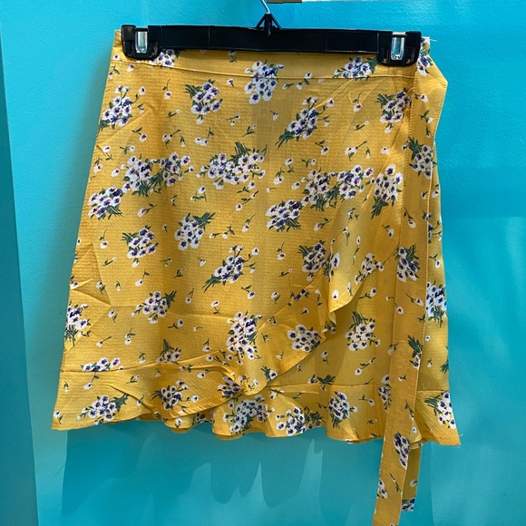 Nasty Gal yellow floral mini skirt - Picture 4 of 7